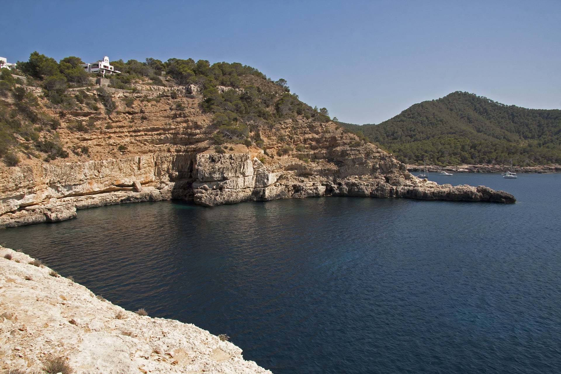Hotels in Cala Portinatx