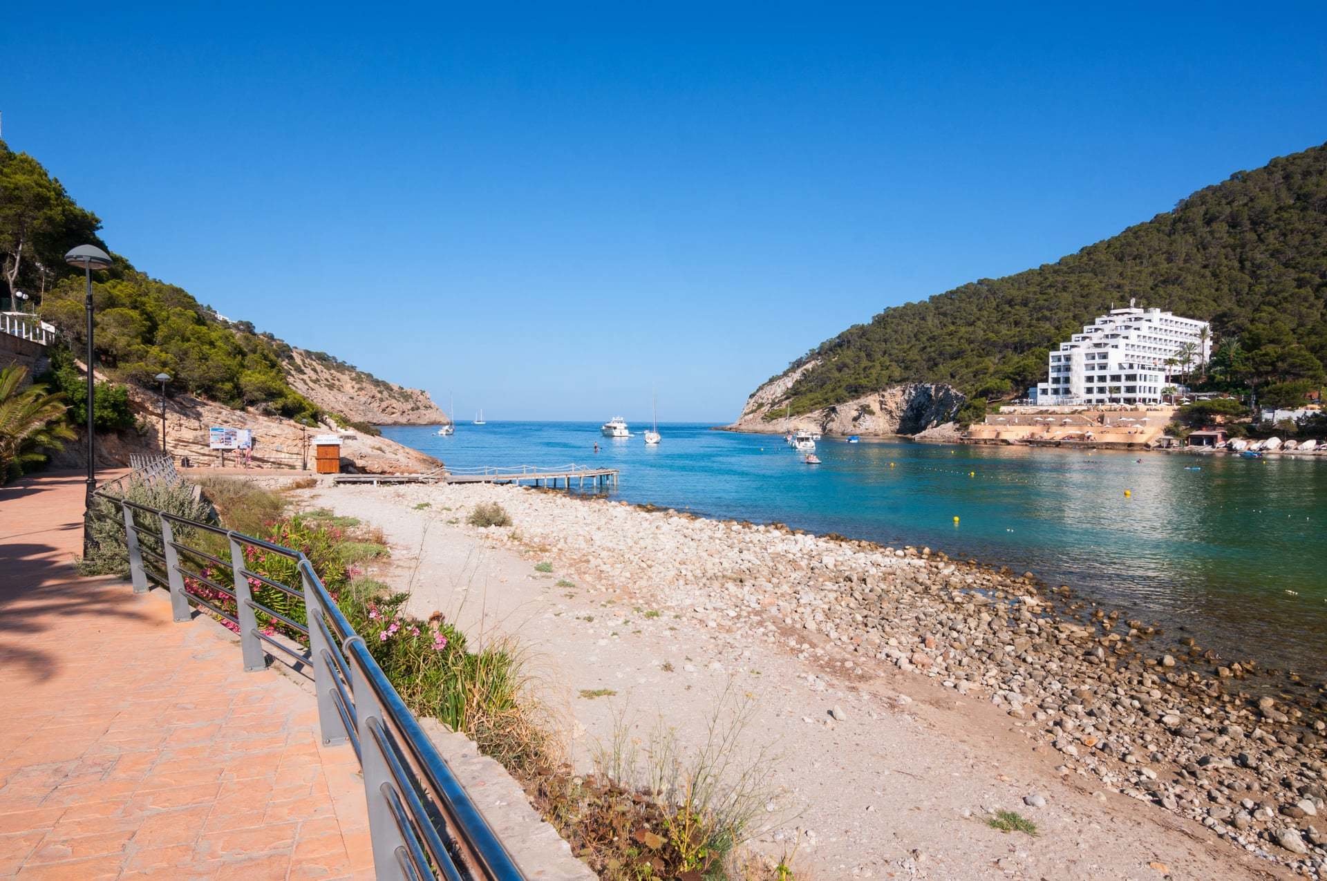 Hotels in Cala Llonga