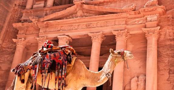 Jordania Legendaria: Amán, Petra, Mar Muerto y Noche en el Desierto