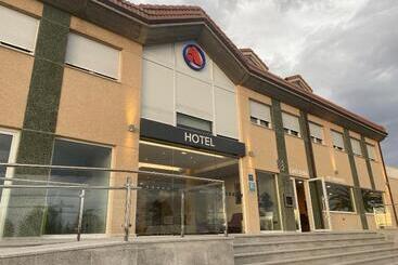 בית מלון כפרי Arias Aeropuerto