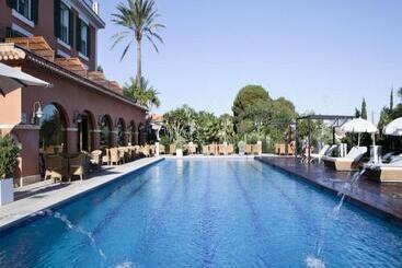 Отель Mr Les Rotes