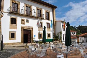 Palacio De Los Vallados - Lastres