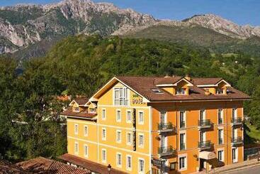 فندق Picos De Europa