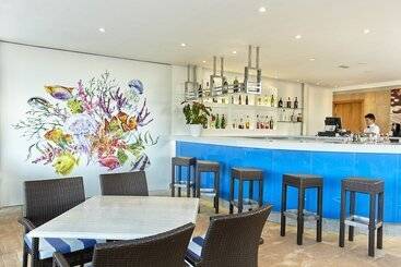 Universal Hotel Romantica