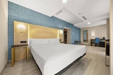 هتل Zentral Ramiro I