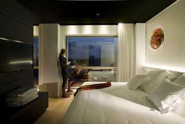 Отель Barcelo Sants