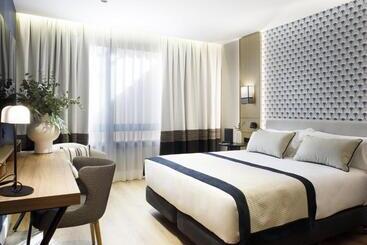 Отель Catalonia Barcelona 505