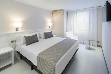 Отель Catalonia Roma