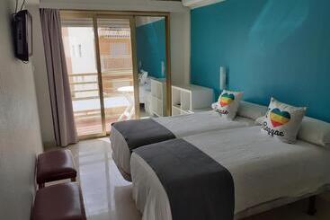 בית מלון כפרי Clibomar Jamaica