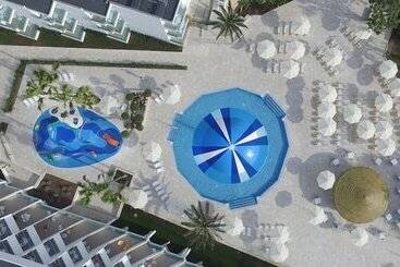 ホテル Iberostar Waves Playa de Muro