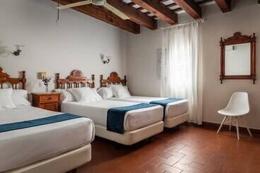 هتل Medium Renaixença