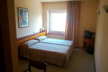 Отель Montmeló