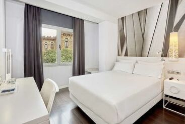 Отель NH Barcelona Stadium