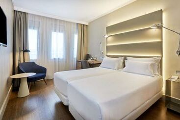 Отель NH Sants Barcelona