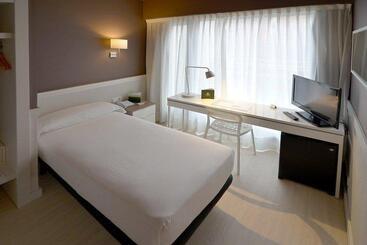 Отель Paral·lel