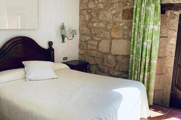 هتل Tres Coronas De Silos