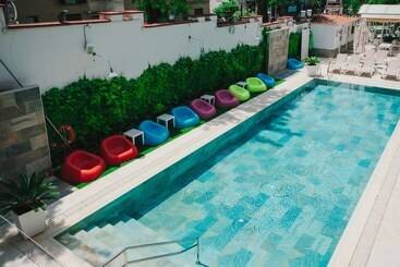 Los Angeles Hotel & Spa