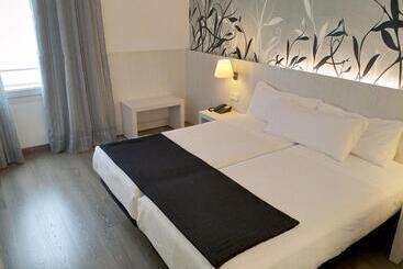 Отель Mediterrani