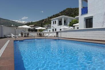 교외 호텔 Villa Turistica De Bubion