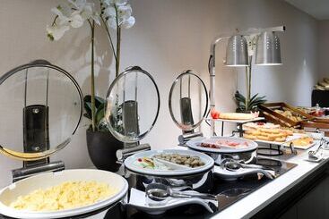 هتل Eurostars Madrid Gran Via