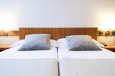 Отель Mercure Carlton Rioja