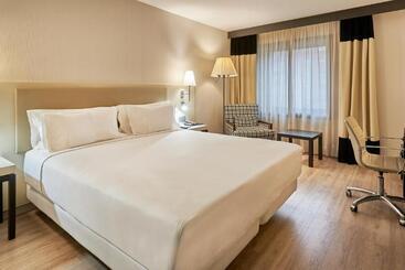 فندق NH Lleida Pirineos