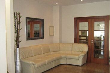 هتل Rosalia De Castro