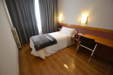 Отель Brujas De Irues