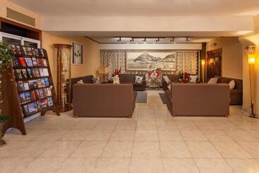 هتل Checkin Travé