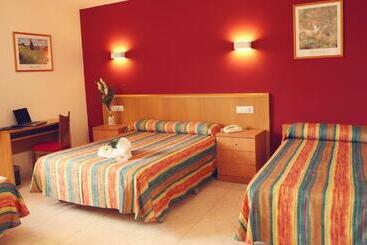 فندق Europa De Figueres