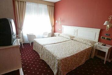 호텔 Leonor Mirón