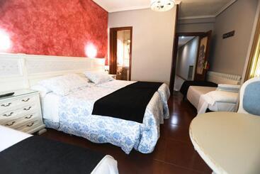 Hostal Goya Suites