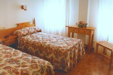 هتل Hostal Cuatro Esquinas