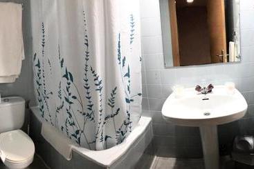 هتل Hostal El Arco