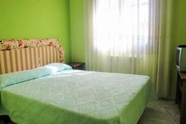 هتل Hostal Restaurante Villa De Sepúlveda