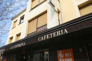 هتل Hostal Vitorina