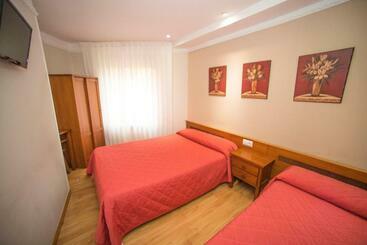 هتل Hostal Vitorina