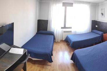 هتل Hostal Vitorina