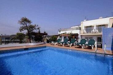 בית מלון כפרי Ninays