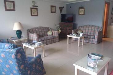 פונדק Pineda Playa