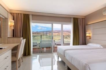 هتل Bull Escorial & Spa