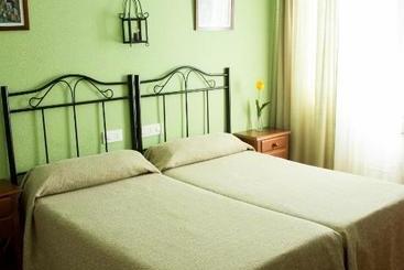 Отель Hostal Andalucía