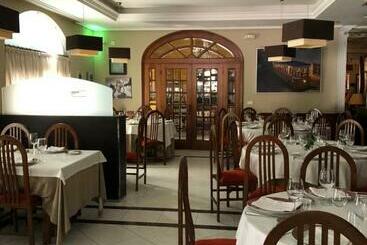هتل Hostal Juan