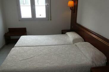 هتل Hostal La Vinya