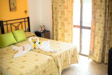 فندق Hostal Malia