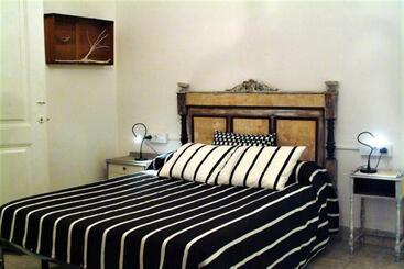 ホテル Hostal Montsoliu