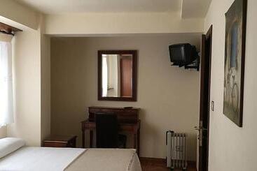 هتل Hostal Pension Panchito