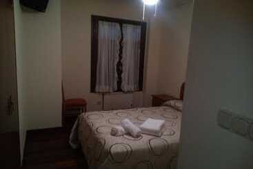 فندق Pensión Los Fronterizos