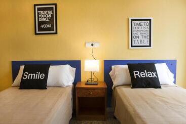 הוסטל Hostal Tierramar