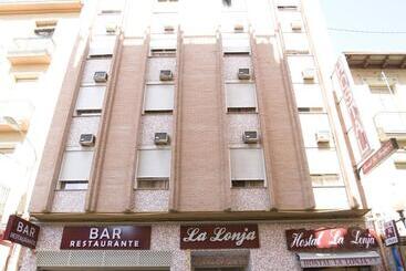 مسافرخانه La Lonja